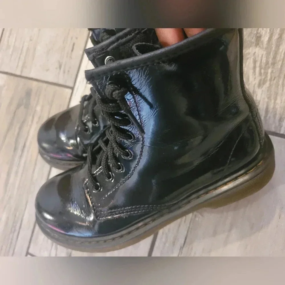 DR. MARTENS 1460 AirWair black patent leather 8 eye lace-up zipper boots Size 3